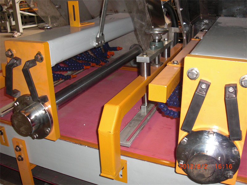 Máquina automática de corte com serra de fita